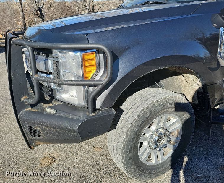 image for item DK0658 2017 Ford F250 Super Duty Crew Cab pickup truck