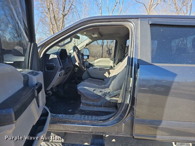 image for item DK0658 2017 Ford F250 Super Duty Crew Cab pickup truck