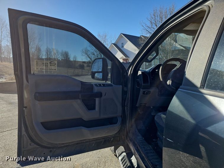 image for item DK0658 2017 Ford F250 Super Duty Crew Cab pickup truck