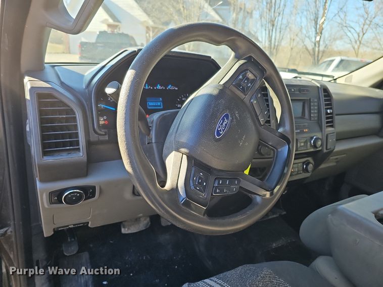 image for item DK0658 2017 Ford F250 Super Duty Crew Cab pickup truck