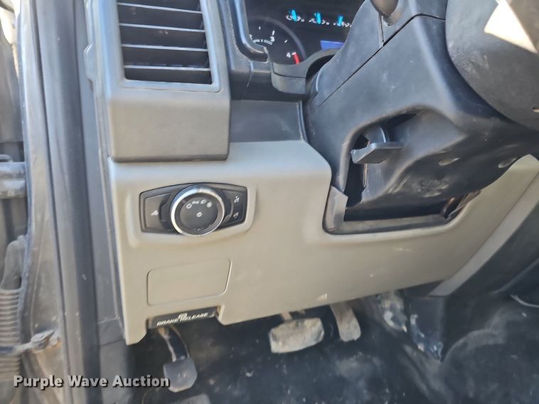 image for item DK0658 2017 Ford F250 Super Duty Crew Cab pickup truck