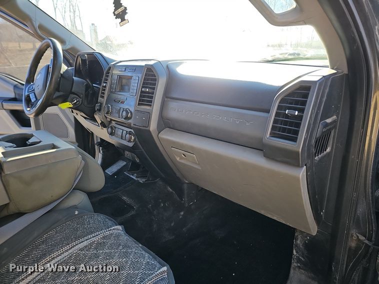 image for item DK0658 2017 Ford F250 Super Duty Crew Cab pickup truck