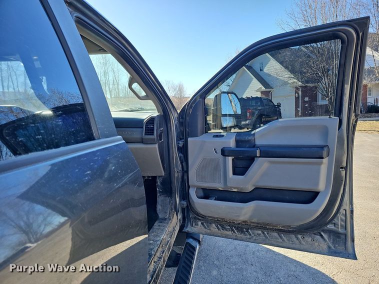 image for item DK0658 2017 Ford F250 Super Duty Crew Cab pickup truck