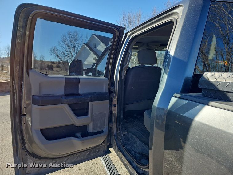 image for item DK0658 2017 Ford F250 Super Duty Crew Cab pickup truck