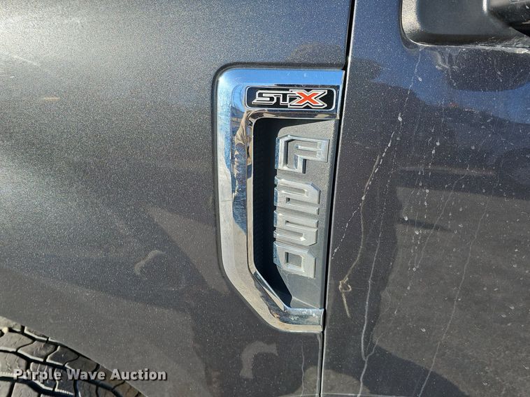 image for item DK0658 2017 Ford F250 Super Duty Crew Cab pickup truck