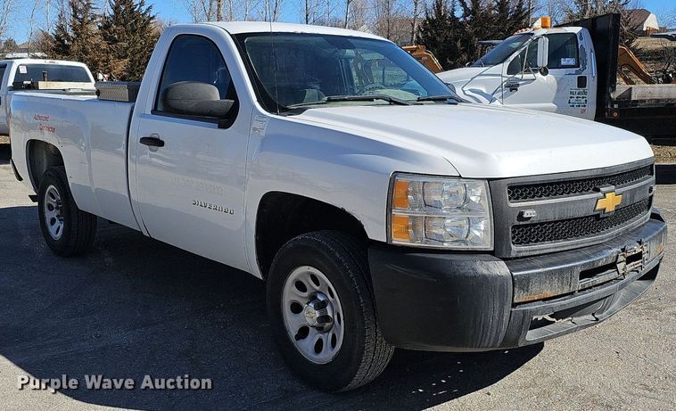 image for item DK0660 2013 Chevrolet Silverado 1500 pickup truck