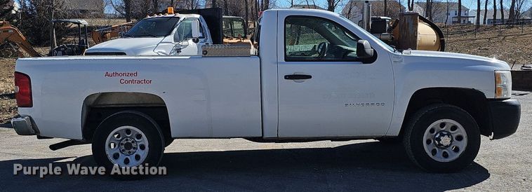 image for item DK0660 2013 Chevrolet Silverado 1500 pickup truck