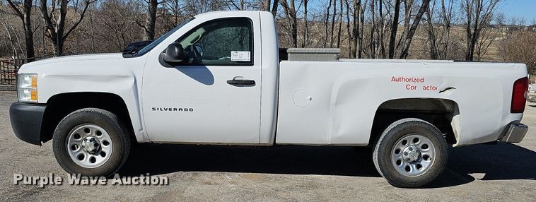 image for item DK0660 2013 Chevrolet Silverado 1500 pickup truck