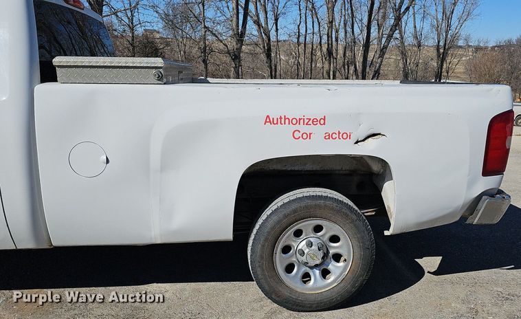 image for item DK0660 2013 Chevrolet Silverado 1500 pickup truck