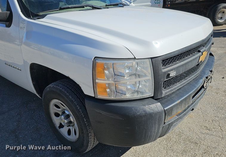 image for item DK0660 2013 Chevrolet Silverado 1500 pickup truck