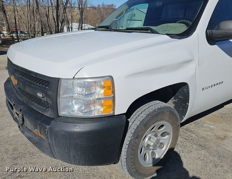 image for item DK0660 2013 Chevrolet Silverado 1500 pickup truck