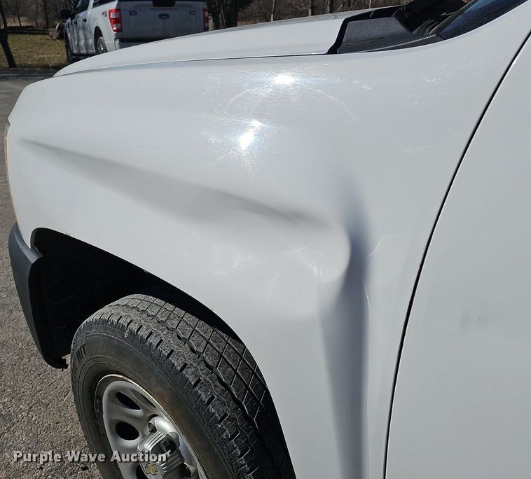 image for item DK0660 2013 Chevrolet Silverado 1500 pickup truck