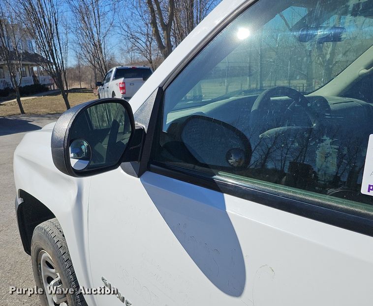 image for item DK0660 2013 Chevrolet Silverado 1500 pickup truck