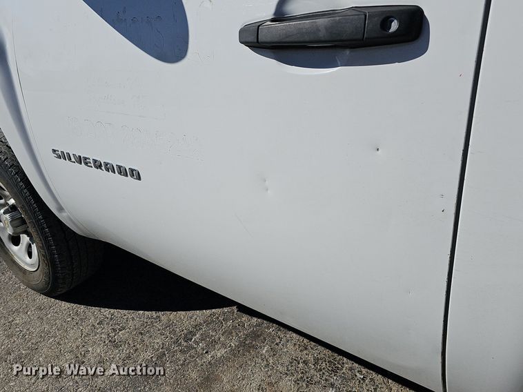 image for item DK0660 2013 Chevrolet Silverado 1500 pickup truck