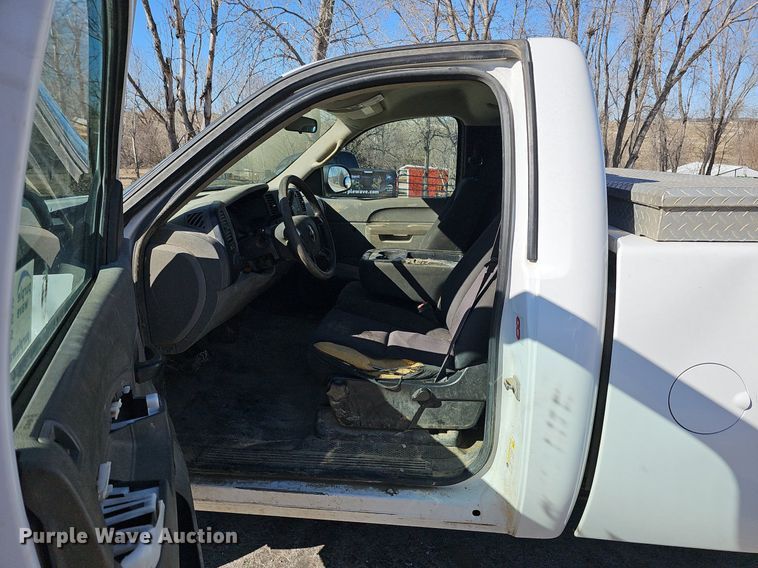 image for item DK0660 2013 Chevrolet Silverado 1500 pickup truck