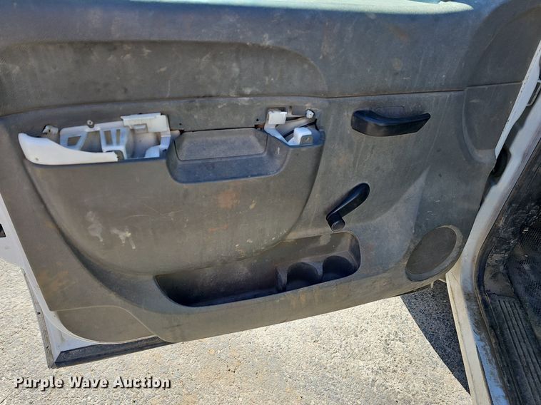 image for item DK0660 2013 Chevrolet Silverado 1500 pickup truck