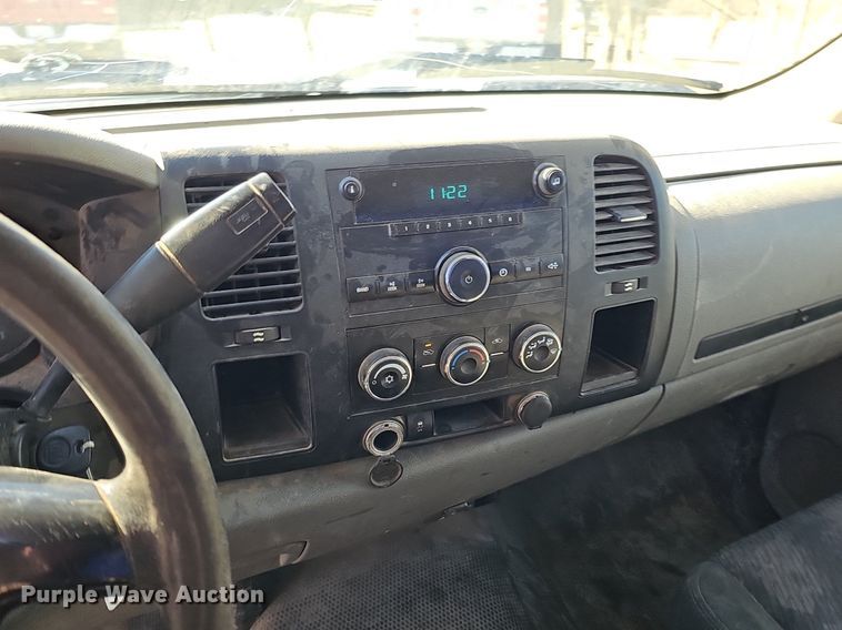 image for item DK0660 2013 Chevrolet Silverado 1500 pickup truck