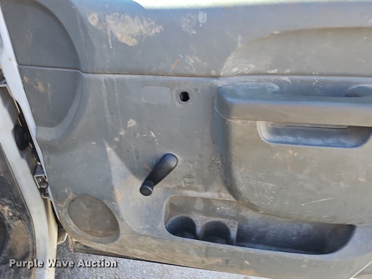 image for item DK0660 2013 Chevrolet Silverado 1500 pickup truck