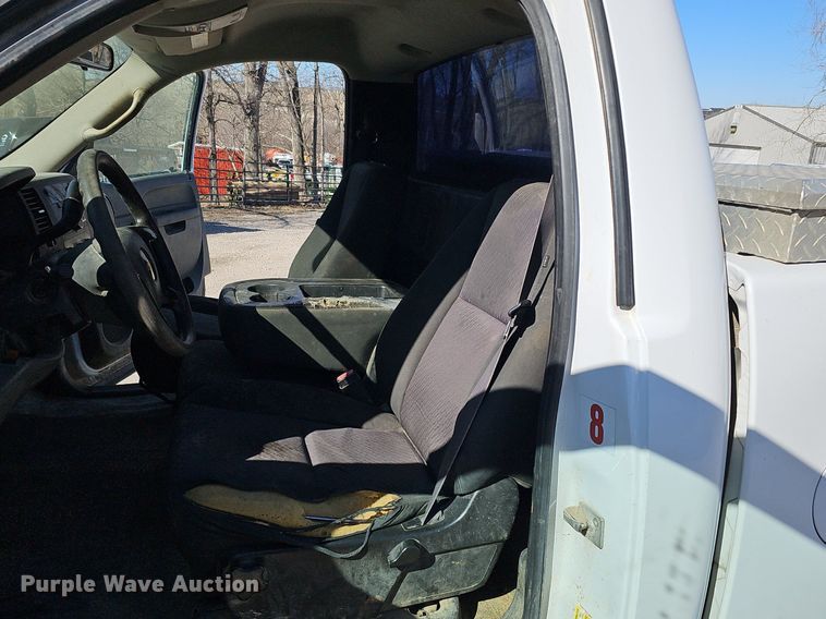 image for item DK0660 2013 Chevrolet Silverado 1500 pickup truck