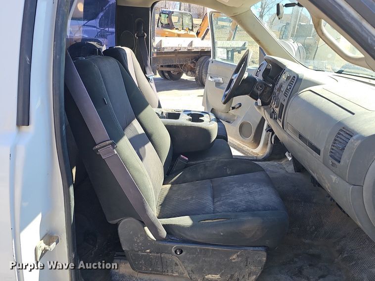 image for item DK0660 2013 Chevrolet Silverado 1500 pickup truck