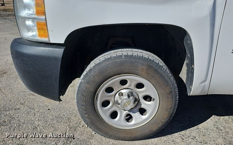 image for item DK0660 2013 Chevrolet Silverado 1500 pickup truck