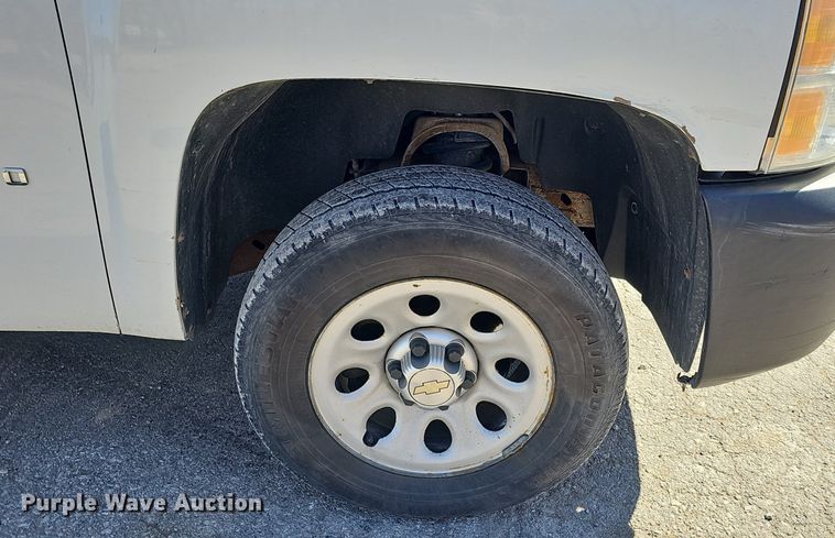 image for item DK0660 2013 Chevrolet Silverado 1500 pickup truck