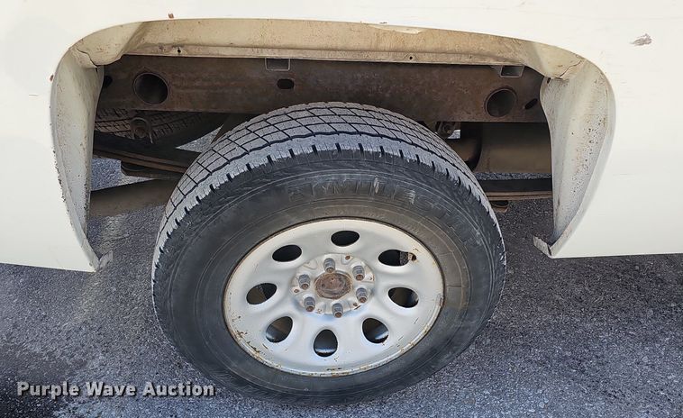 image for item DK0660 2013 Chevrolet Silverado 1500 pickup truck