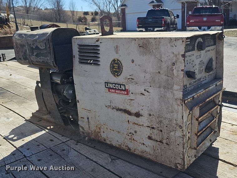 image for item DK0667 Lincoln Electric welder/generator