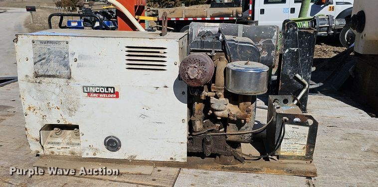 image for item DK0667 Lincoln Electric welder/generator