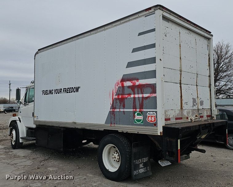 image for item DK0698 1996 Freightliner  FL70 box truck