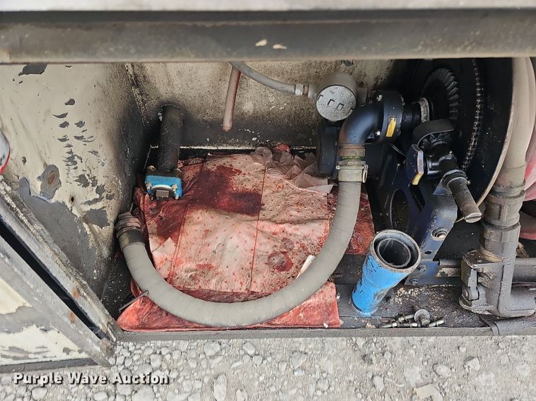 image for item DK0698 1996 Freightliner  FL70 box truck