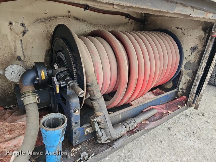 image for item DK0698 1996 Freightliner  FL70 box truck