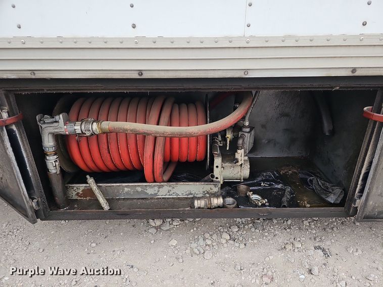 image for item DK0698 1996 Freightliner  FL70 box truck