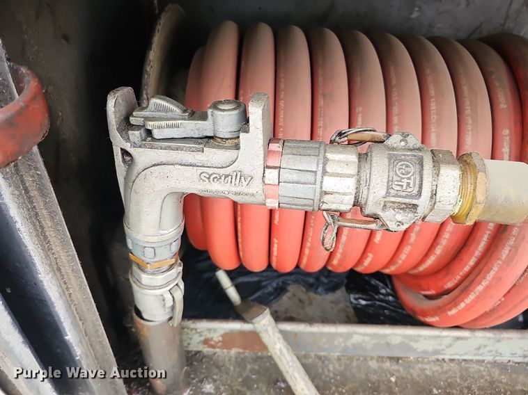 image for item DK0698 1996 Freightliner  FL70 box truck