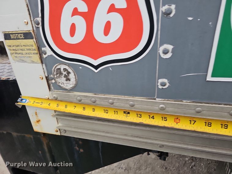 image for item DK0698 1996 Freightliner  FL70 box truck