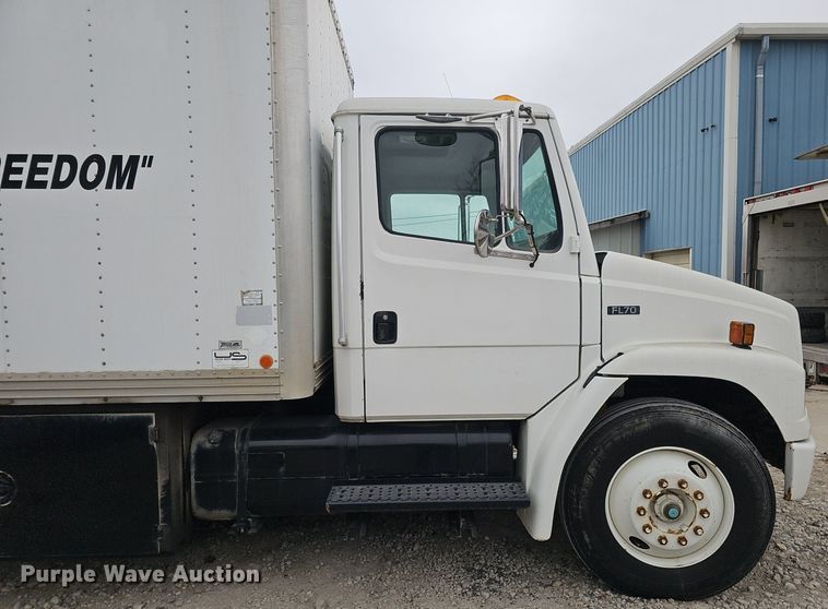 image for item DK0698 1996 Freightliner  FL70 box truck