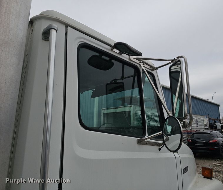 image for item DK0698 1996 Freightliner  FL70 box truck