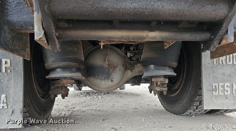 image for item DK0698 1996 Freightliner  FL70 box truck