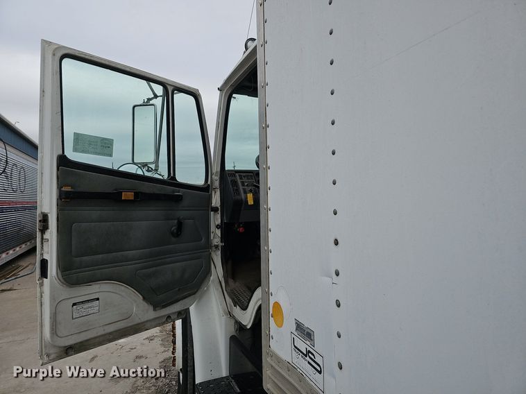 image for item DK0698 1996 Freightliner  FL70 box truck