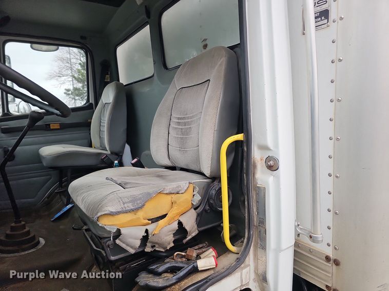 image for item DK0698 1996 Freightliner  FL70 box truck