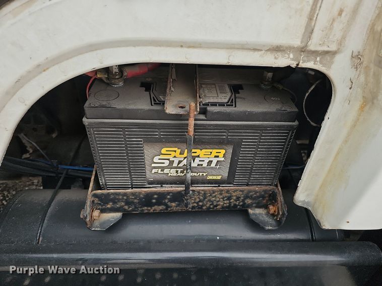 image for item DK0698 1996 Freightliner  FL70 box truck