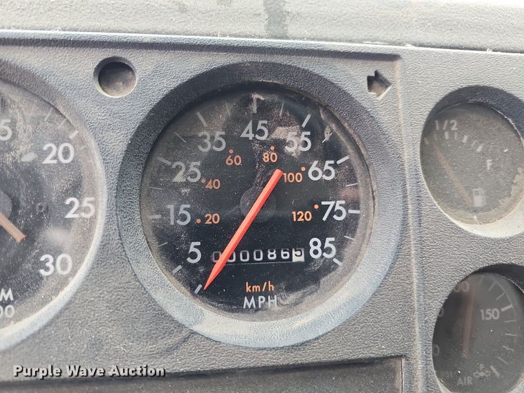 image for item DK0698 1996 Freightliner  FL70 box truck