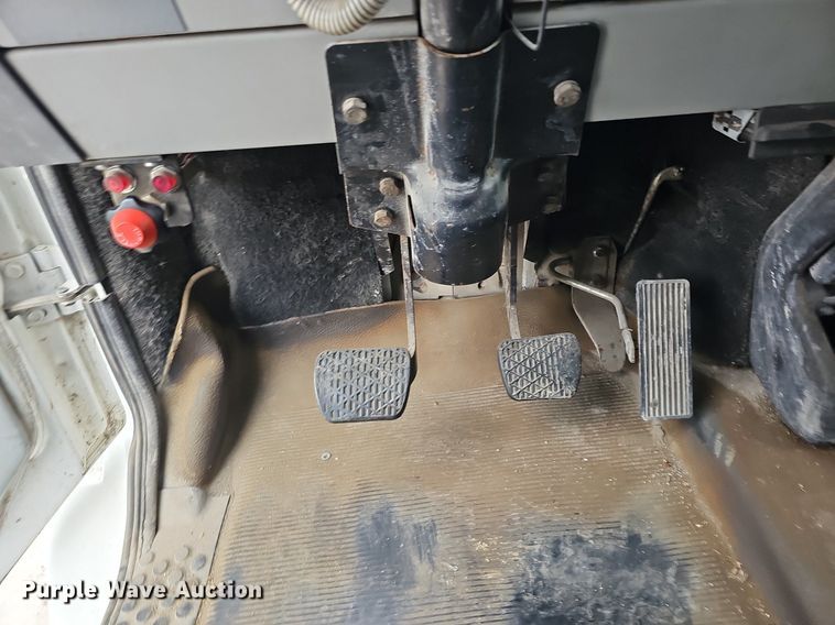 image for item DK0698 1996 Freightliner  FL70 box truck