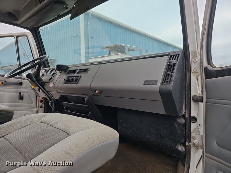 image for item DK0698 1996 Freightliner  FL70 box truck