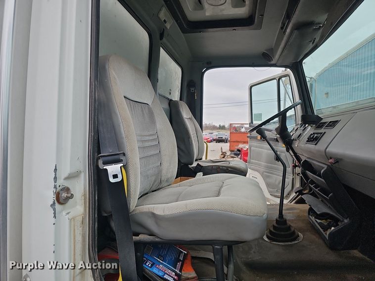 image for item DK0698 1996 Freightliner  FL70 box truck