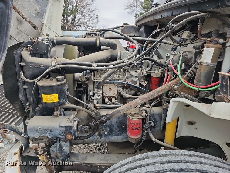 image for item DK0698 1996 Freightliner  FL70 box truck