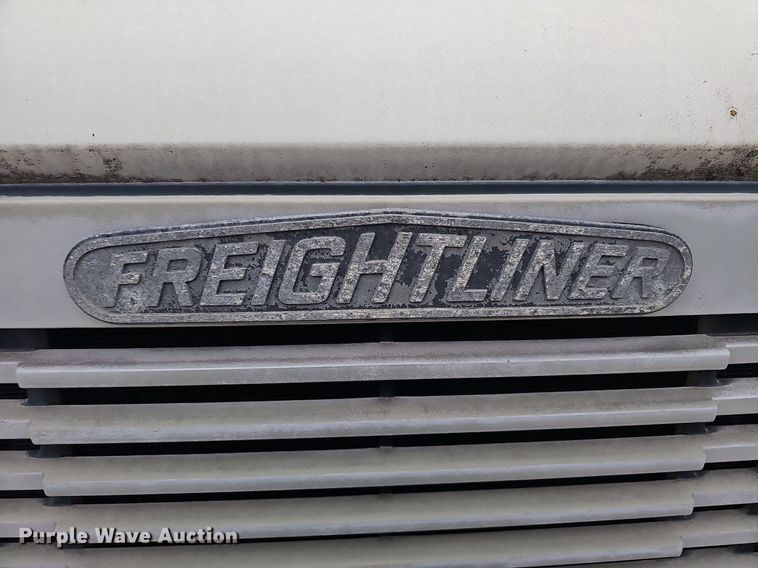image for item DK0698 1996 Freightliner  FL70 box truck