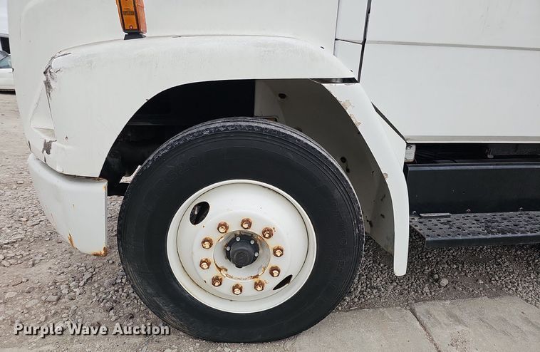 image for item DK0698 1996 Freightliner  FL70 box truck