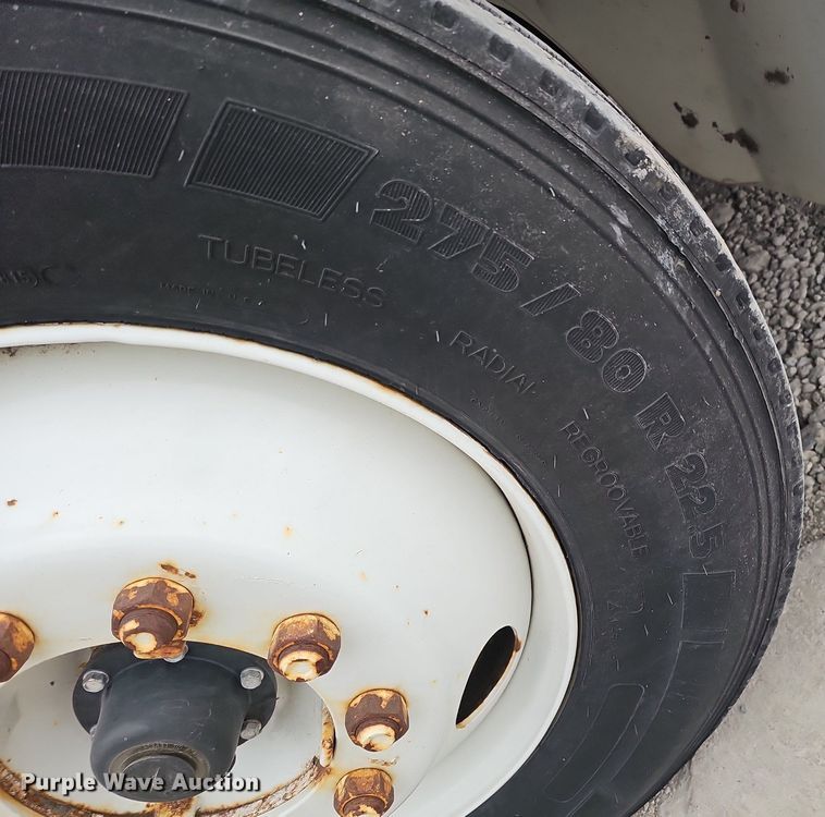 image for item DK0698 1996 Freightliner  FL70 box truck