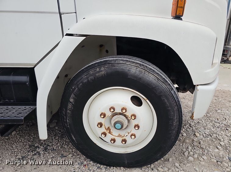 image for item DK0698 1996 Freightliner  FL70 box truck